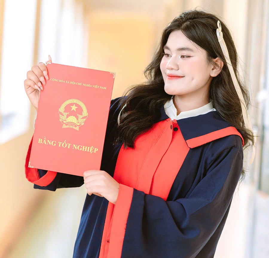 Em H&apos;Âu đậu nguyện vọng 1 Trường Đại học Y-Dược (Đại học Huế). Ảnh: Đồng Lai