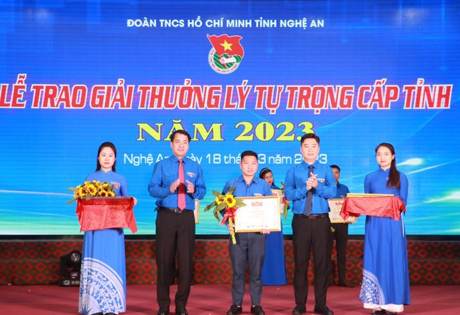 Anh Lãnh Văn Mùi đạt giải thưởng Lý Tự Trọng cấp tỉnh năm 2023 Anh Lãnh Văn Mùi đạt giải thưởng Lý Tự Trọng cấp tỉnh năm 2023