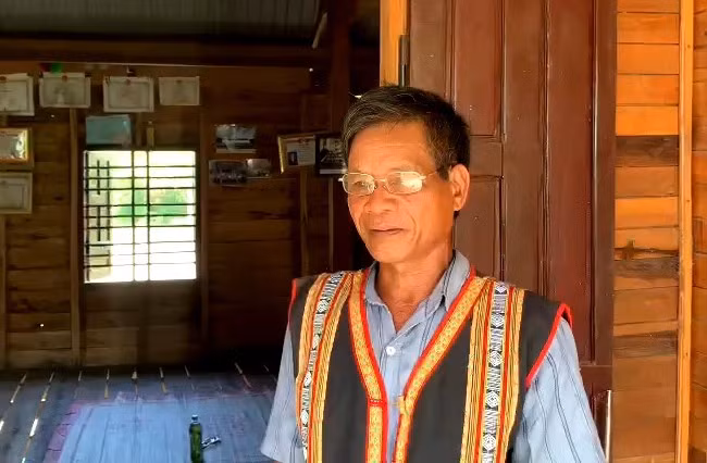 Ông Ksor Yung, già làng buôn Chư Krih, xã Chư Drăng, huyện Krông Pa, tỉnh Gia Lai.