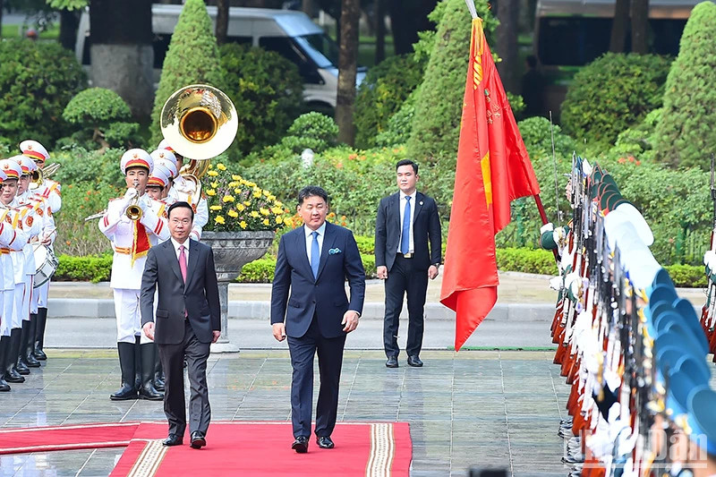 Chủ tịch nước Võ Văn Thưởng và Tổng thống Mông Cổ Ukhnaagiin Khurelsukh. (Ảnh: Thủy Nguyên) Chủ tịch nước Võ Văn Thưởng và Tổng thống Mông Cổ Ukhnaagiin Khurelsukh. (Ảnh: Thủy Nguyên)