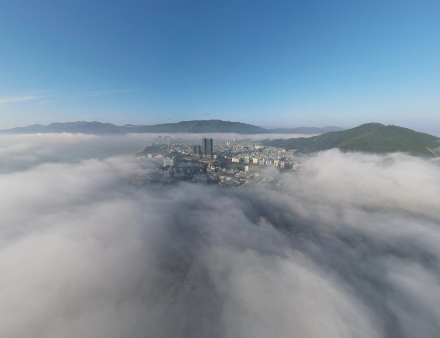 Hiện tượng màn sương bao phủ rất hiếm gặp ở TP.Quy Nhơn. ẢNH HỒ BẮC Hiện tượng màn sương bao phủ rất hiếm gặp ở TP.Quy Nhơn. ẢNH HỒ BẮC