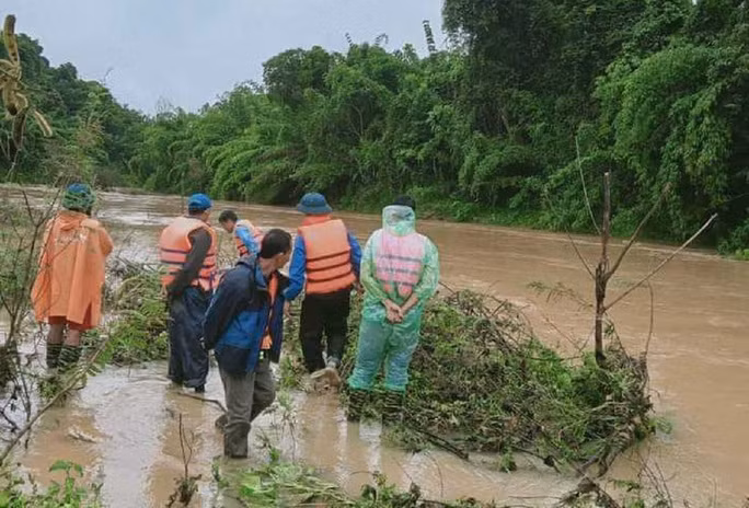 Khu vực khe Hận (xã Bình Lương, huyện Như Xuân), nơi ông Cao Xuân Trường bị nước cuốn mất tích khi đi đánh cá trong mưa lũ