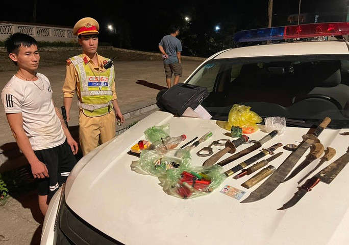 Số "hàng nóng" phát hiện trên ôtô do Nguyễn Văn Kỳ điều khiển Số "hàng nóng" phát hiện trên ôtô do Nguyễn Văn Kỳ điều khiển