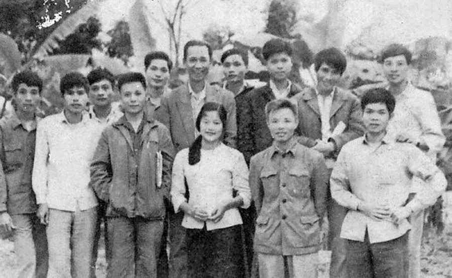 Tổ phóng viên ảnh lớp GP10 Thông tấn xã Việt Nam chi viện cho chiến trường B (ảnh tư liệu). Tổ phóng viên ảnh lớp GP10 Thông tấn xã Việt Nam chi viện cho chiến trường B (ảnh tư liệu).