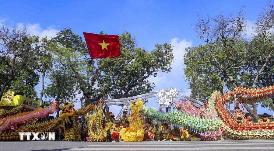 Tiết mục múa rồng trong Festival Thu Hà Nội 2023. (Ảnh: Tuấn Đức/TTXVN) Tiết mục múa rồng trong Festival Thu Hà Nội 2023. (Ảnh: Tuấn Đức/TTXVN)