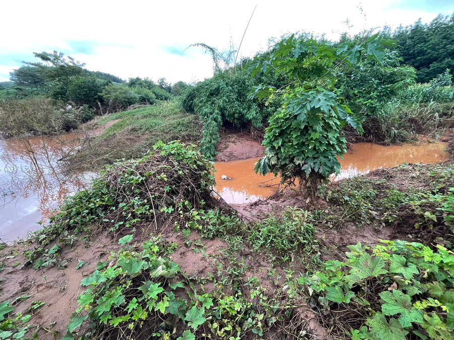 Khu vực phát hiện thi thể ông Ksor Uôi trên suối Đôi (thuộc thôn Cửa Khẩu, xã Ia Dom); cách nhà nạn nhân khoảng 20 km. Ảnh: Lê Văn Châu Khu vực phát hiện thi thể ông Ksor Uôi trên suối Đôi (thuộc thôn Cửa Khẩu, xã Ia Dom); cách nhà nạn nhân khoảng 20 km. Ảnh: Lê Văn Châu