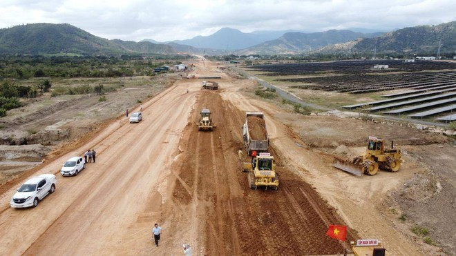 Các nhà thầu đang rốt ráo thi công cải tạo, nâng cấp QL19
