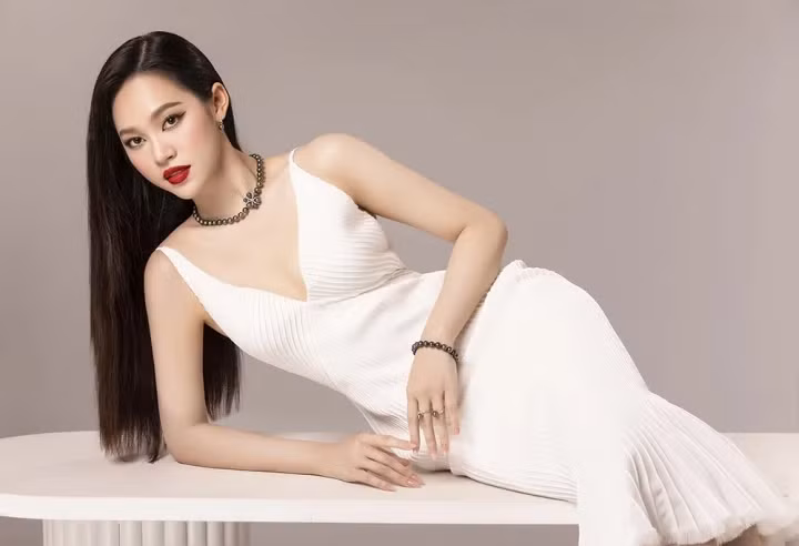 Người đẹp thường xuyên thay đổi nhiều phong cách khác nhau hợp xu hướng.