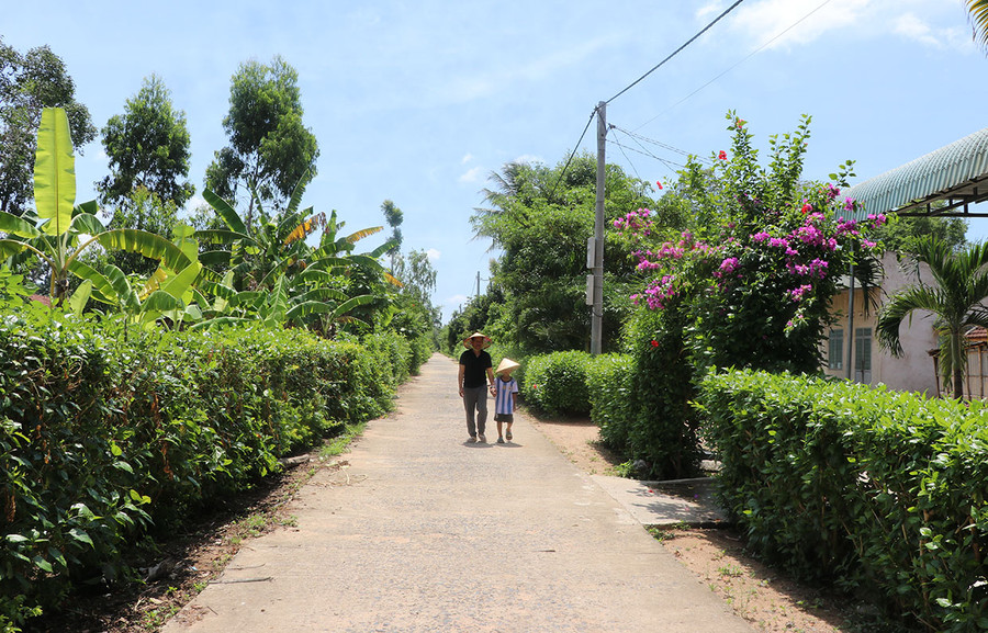 Hầu hết đường giao thông của làng Lợk đã được bê tông hóa. Ảnh: N.M