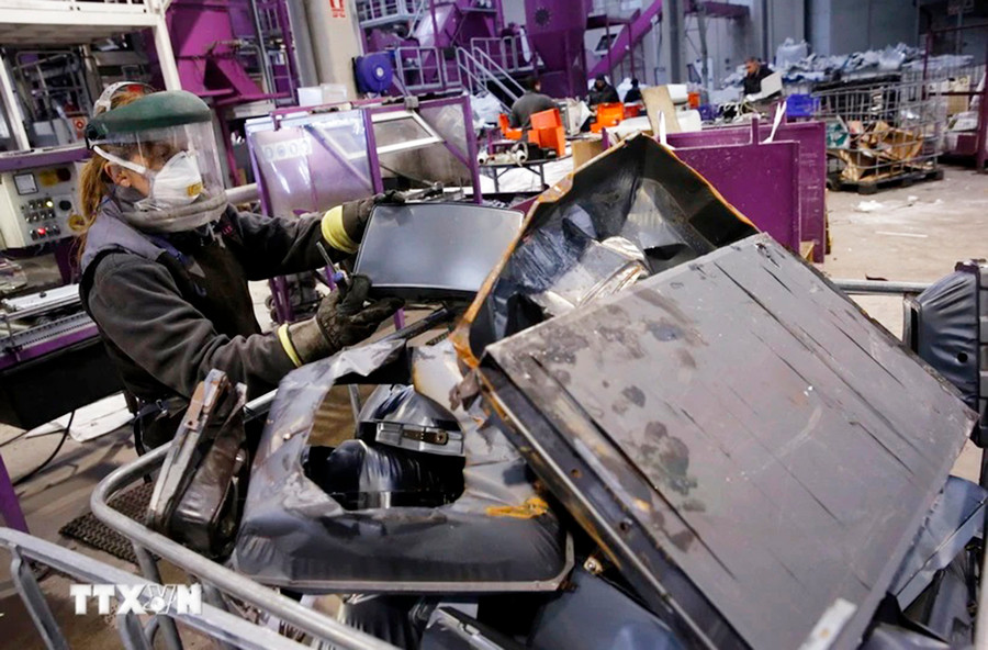 Rác thải điện tử. Ảnh TTXVN Rác thải điện tử. Ảnh TTXVN