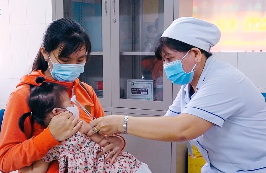 Chương trình tiêm chủng mở rộng là chương trình do Nhà nước tổ chức để tiêm chủng miễn phí đối với các vắc xin bắt buộc sử dụng để phòng các bệnh truyền nhiễm cho trẻ em và phụ nữ có thai. Ảnh nguồn internet