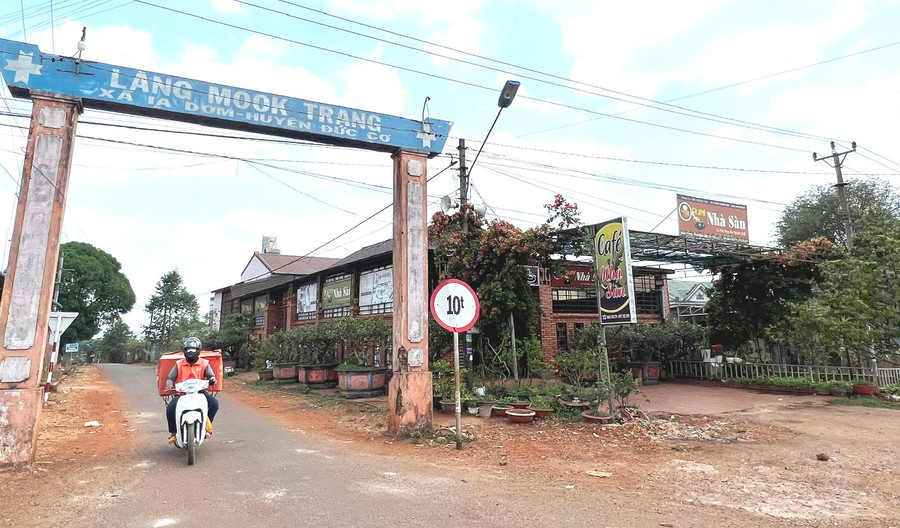 Một góc làng Mook Trang, xã Ia Dom, huyện Đức Cơ hôm nay. Ảnh: Đinh Yến Một góc làng Mook Trang, xã Ia Dom, huyện Đức Cơ hôm nay. Ảnh: Đinh Yến