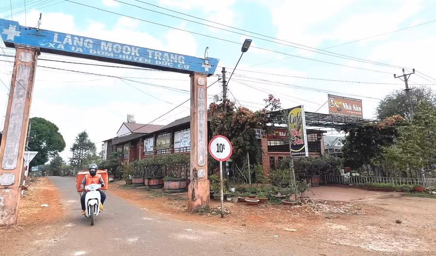 Một góc làng Mook Trang, xã Ia Dom, huyện Đức Cơ hôm nay. Ảnh: Đinh Yến