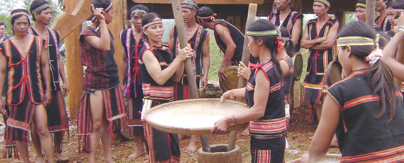 Rộn ràng lễ hội ăn mừng lúa mới của người dân tộc thiểu số ở Tây Nguyên.