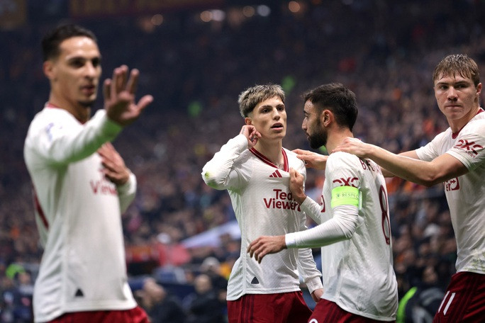 Bruno Fernandes nhân đôi cách biệt cho đội khách sau 18 phút