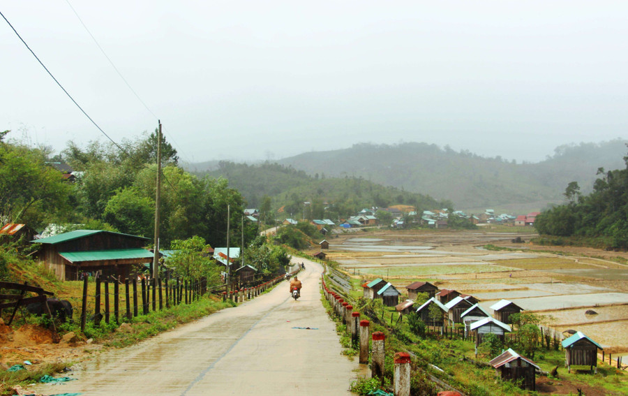 Đường vào Măng Bút. Ảnh: HL