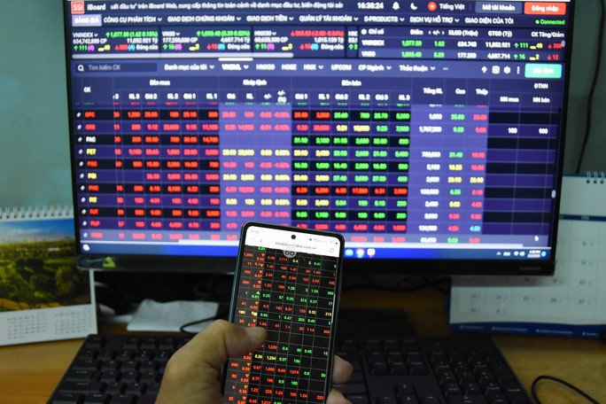 Phiên giao dịch cổ phiếu hôm nay, 4-5, chỉ số VN- Index giảm 8 điểm còn 1.040 điểm