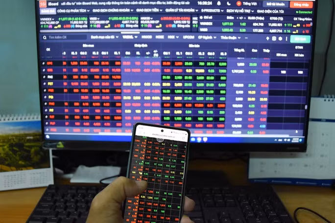 Phiên giao dịch cổ phiếu hôm nay, 4-5, chỉ số VN- Index giảm 8 điểm còn 1.040 điểm