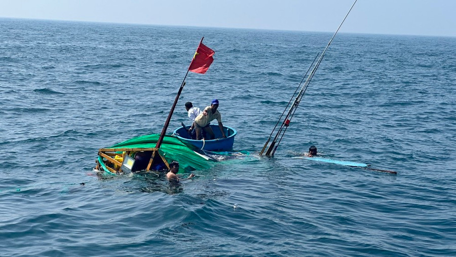 Vụ va chạm giữa tàu cá và tàu hàng xảy ra vào ngày 23-2