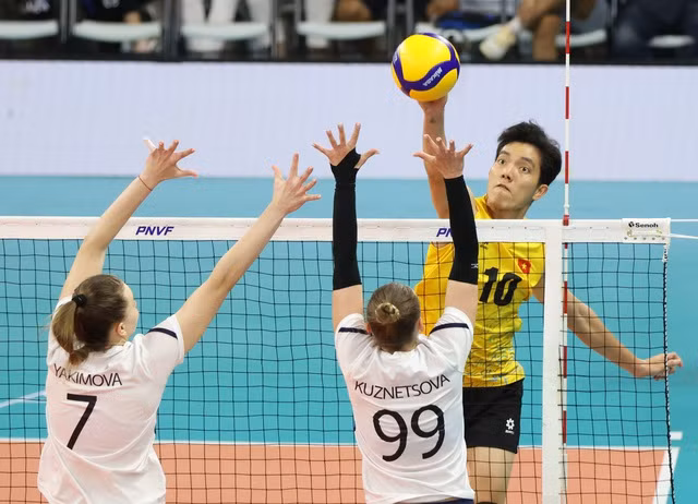 Bích Tuyền tấn công không thể ngăn cản