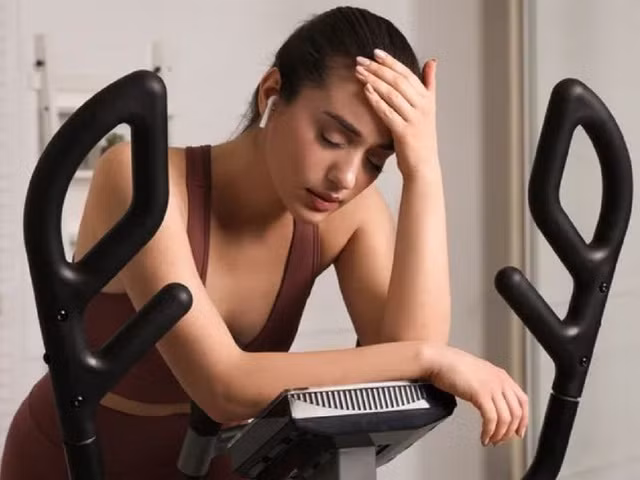 Người bị huyết áp thấp cần tránh các bài tập cường độ cao, đòi hỏi gắng sức. Ảnh: SHUTTERSTOCK