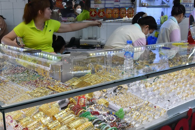 Giá vàng hôm nay trên thế giới tăng 35 USD/ounce