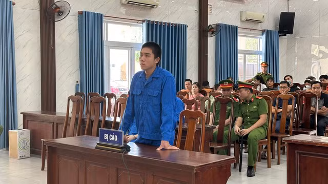 Bị cáo tại phiên xét xử lưu động ngày 15-6