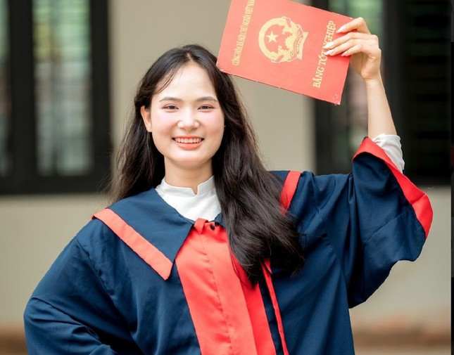 Nguyễn Thu Thủy-cựu học sinh trường THPT Cẩm Xuyên, Hà Tĩnh vừa giành học bổng Chính phủ Trung Quốc CSC. (Ảnh: NVCC) Nguyễn Thu Thủy-cựu học sinh trường THPT Cẩm Xuyên, Hà Tĩnh vừa giành học bổng Chính phủ Trung Quốc CSC. (Ảnh: NVCC)