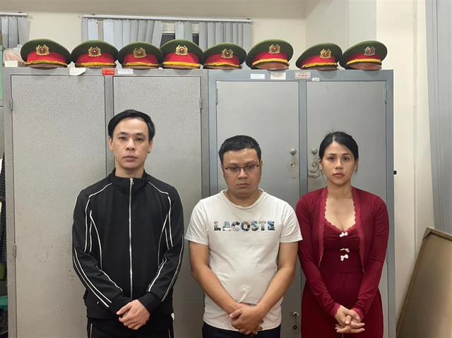 Lần lượt Huỳnh Thanh Thuận, Phạm Đỗ Nhật Duy và Lê Thị Thu Thảo thời điểm bị bắt Lần lượt Huỳnh Thanh Thuận, Phạm Đỗ Nhật Duy và Lê Thị Thu Thảo thời điểm bị bắt