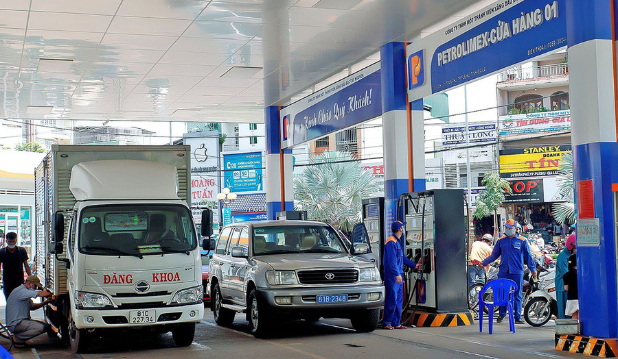Petrolimex luôn là đơn vị đi đầu trong việc cung cấp những sản phẩm chất lượng và dịch vụ chuyên nghiệp nhất. Ảnh: Đ.T Petrolimex luôn là đơn vị đi đầu trong việc cung cấp những sản phẩm chất lượng và dịch vụ chuyên nghiệp nhất. Ảnh: Đ.T