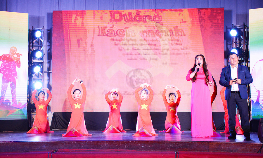 Các tiết mục tham gia Liên hoan tiếng hát tuyên truyền viên tỉnh lần thứ I đều được đầu tư rất công phu. Ảnh: Lam Nguyên Các tiết mục tham gia Liên hoan tiếng hát tuyên truyền viên tỉnh lần thứ I đều được đầu tư rất công phu. Ảnh: Lam Nguyên
