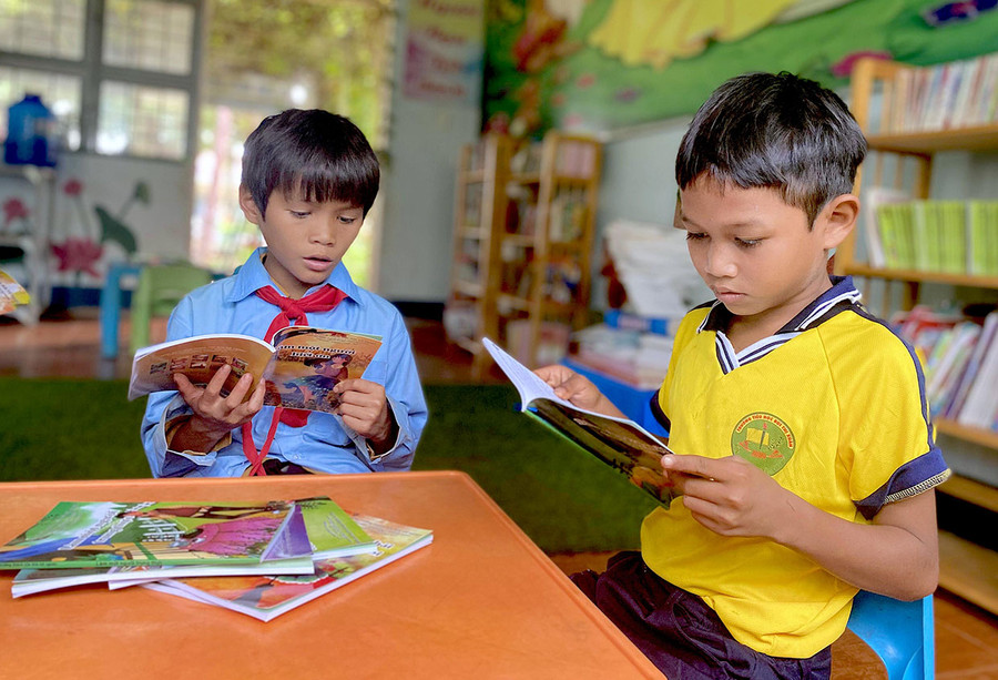 Việc xây dựng thư viện thân thiện tại các trường giúp học sinh DTTS có nhiều cơ hội đọc sách để nâng cao tri thức và năng lực tiếng Việt. Ảnh: Mộc Trà Việc xây dựng thư viện thân thiện tại các trường giúp học sinh DTTS có nhiều cơ hội đọc sách để nâng cao tri thức và năng lực tiếng Việt. Ảnh: Mộc Trà