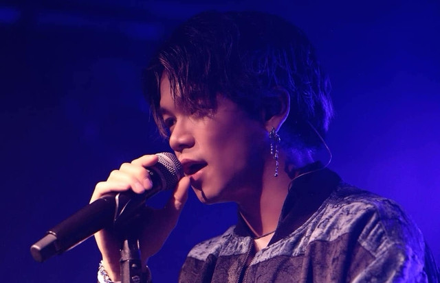 Trọng Hiếu vượt qua nhiều khó khăn để có thể trở thành ca sĩ được nhiều khán giả yêu mến. Ảnh NVCC