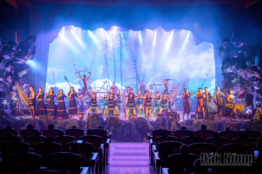 Văn nghệ chào mừng Hội nghị Quốc tế Hang động núi lửa lần thứ 20 tổ chức tại tỉnh Đắk Nông. Văn nghệ chào mừng Hội nghị Quốc tế Hang động núi lửa lần thứ 20 tổ chức tại tỉnh Đắk Nông.
