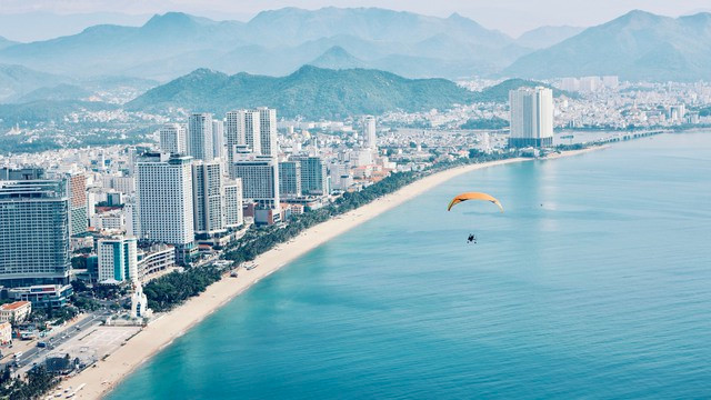 Thành phố biển Nha Trang đẹp mơ màng trong nắng sớm. Ảnh: BÁ DUY Thành phố biển Nha Trang đẹp mơ màng trong nắng sớm. Ảnh: BÁ DUY