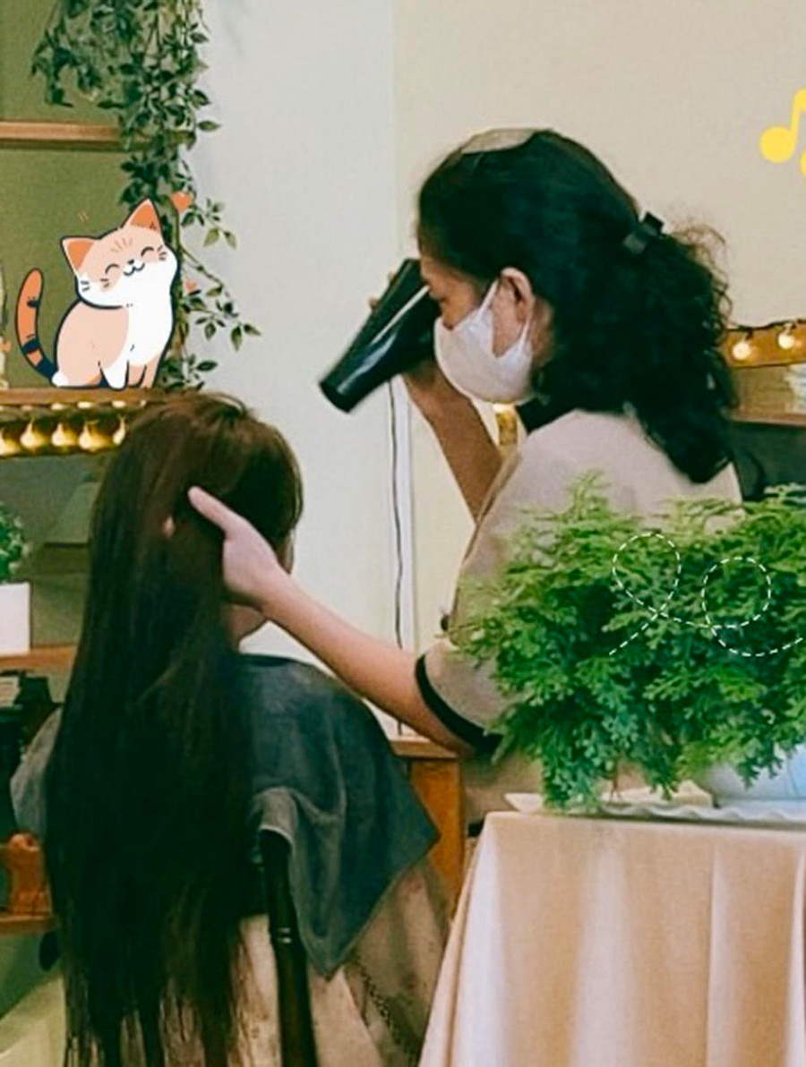 Không gian nhẹ nhàng, thoải mái với thoảng hương thảo mộc là yếu tố đầu tiên thu hút chị em đến với các spa gội đầu dưỡng sinh. Ảnh: Hà Duy Không gian nhẹ nhàng, thoải mái với thoảng hương thảo mộc là yếu tố đầu tiên thu hút chị em đến với các spa gội đầu dưỡng sinh. Ảnh: Hà Duy