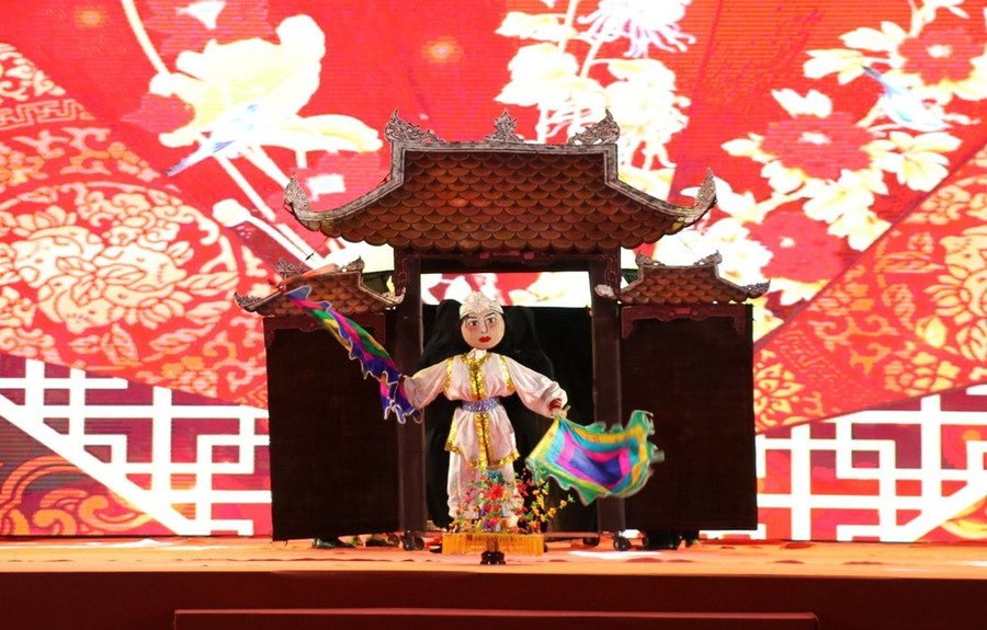 Các nghệ sỹ của Nhà hát múa rối Việt Nam với tiết mục Vũ điệu tâm linh. (Ảnh: Đức Phương/TTXVN) Các nghệ sỹ của Nhà hát múa rối Việt Nam với tiết mục Vũ điệu tâm linh. (Ảnh: Đức Phương/TTXVN)