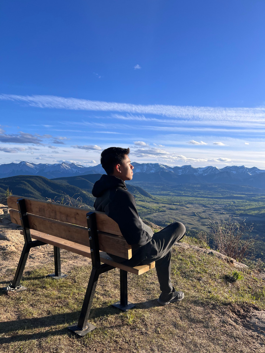Một mình ở Canada.