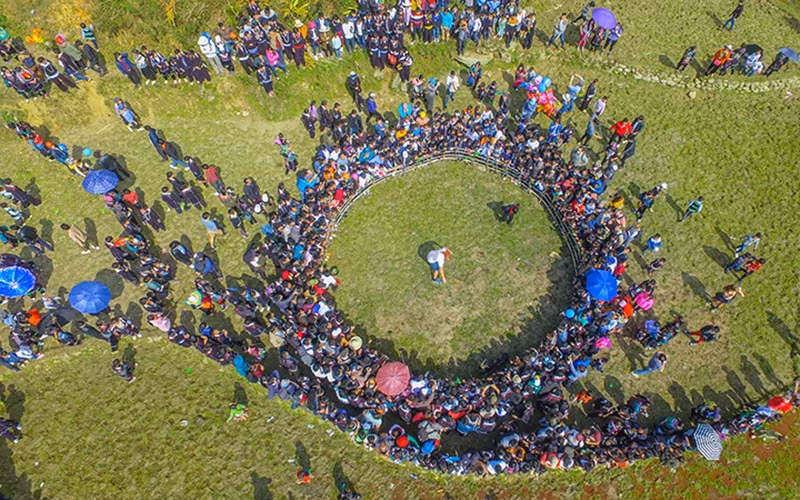 Hội xuống đồng đầu xuân ở Sa Pa, Lào Cai. Hội xuống đồng đầu xuân ở Sa Pa, Lào Cai.