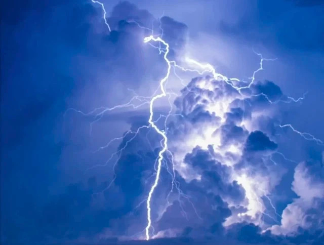 Sấm sét là hiện tượng thời tiết nguy hiểm. Ảnh: VACA Sấm sét là hiện tượng thời tiết nguy hiểm. Ảnh: VACA