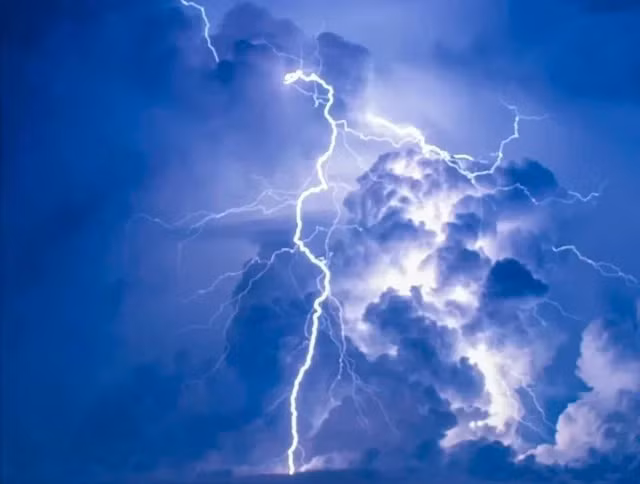Sấm sét là hiện tượng thời tiết nguy hiểm. Ảnh: VACA