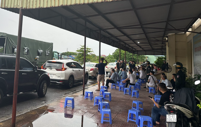 Bắt 1 Giám đốc trung tâm sát hạch lái xe - Ảnh 3. Tại khu vực thi thực hành, 9 giáo viên Trung tâm đào tạo sát hạch lái xe thuộc trường có hành vi tổ chức chấm điểm kiểm tra sai quy định. Ảnh: Trọng Đức