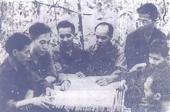 Các đồng chí lãnh đạo Phân khu 1 (Sài Gòn - Gia Định) họp bàn kế hoạch tổng tiến công Xuân Mậu Thân 1968. Ảnh: DƯƠNG THANH PHONG