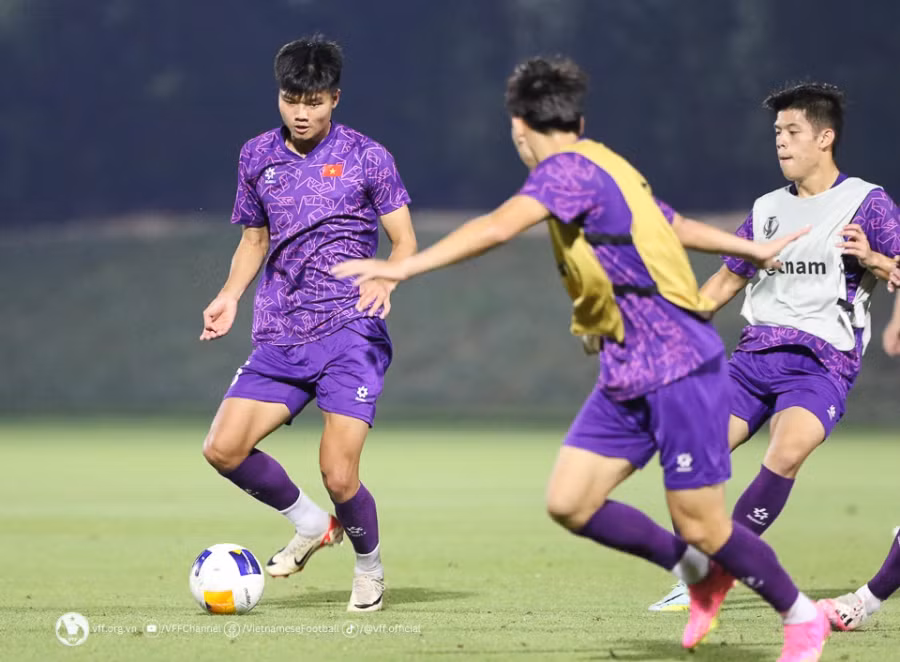 U.23 Việt Nam đã sớm giành vé vào vòng tứ kết, nên hoàn toàn có thể chủ động đưa ra những tính toán. Ảnh VFF