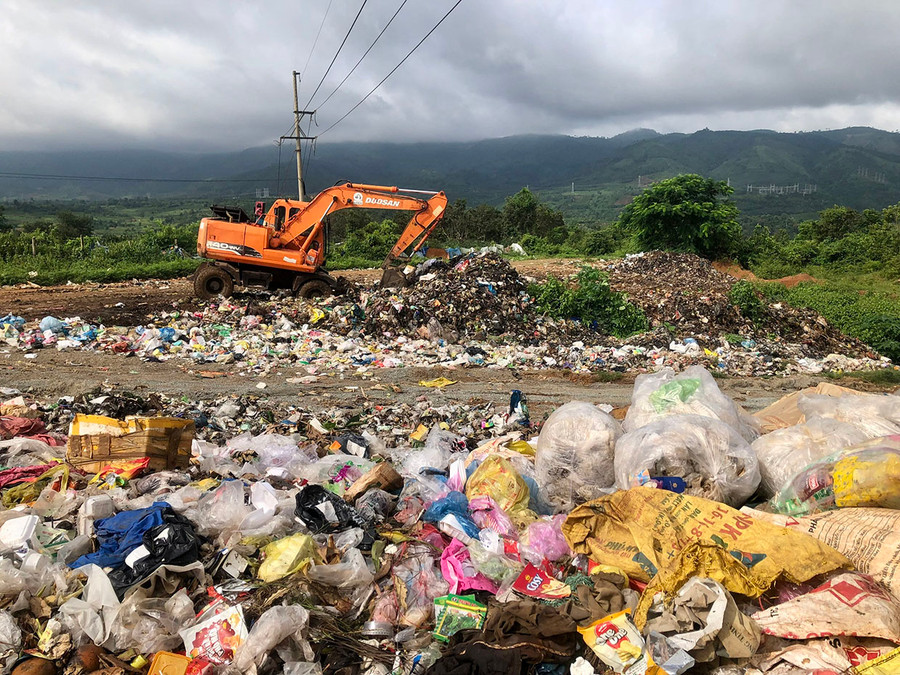 Bãi rác thải tập trung tại thị trấn Ia Ly. Ảnh: L.N