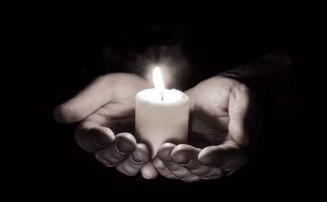 Ảnh minh họa được dùng như một niềm hy vọng, sự nguyện cầu... thường được hiểu lầm thành tang gia trên mạng xã hội. Chụp màn hình