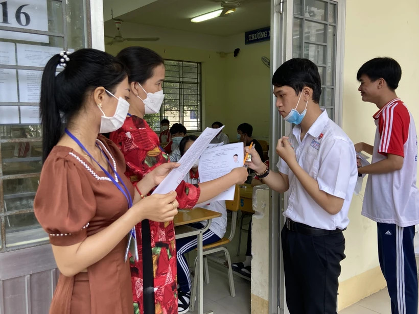 Thí sinh dự thi Tốt nghiệp Trung học phổ thông. (Ảnh: Đức Hạnh/TTXVN) Thí sinh dự thi Tốt nghiệp Trung học phổ thông. (Ảnh: Đức Hạnh/TTXVN)