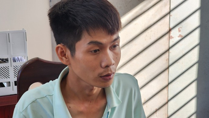 Đinh Văn Hưng thừa nhận hành vi đập kính ôtô để trộm giấy tờ