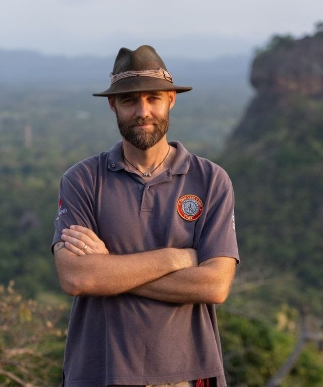 Vừa cưới vợ xong thì Thor lên đường vòng quanh thế giới và hai người gặp nhau 27 lần trong 10 năm. Ảnh: INSIDER Vừa cưới vợ xong thì Thor lên đường vòng quanh thế giới và hai người gặp nhau 27 lần trong 10 năm. Ảnh: INSIDER