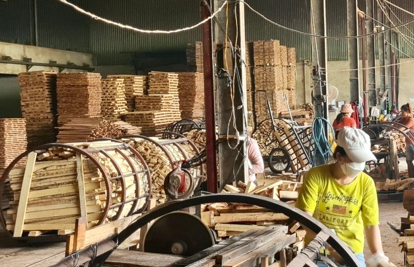 Doanh nghiệp sản xuất, chế biến gỗ trong Cụm công nghiệp tại Gia Lai. Ảnh Thanh Tuấn Doanh nghiệp sản xuất, chế biến gỗ trong Cụm công nghiệp tại Gia Lai. Ảnh Thanh Tuấn
